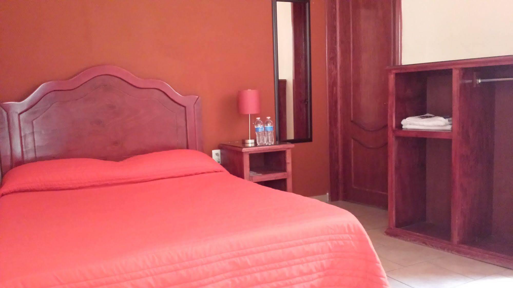 Oyo Hotel Angeles Zacatecas Eksteriør bilde